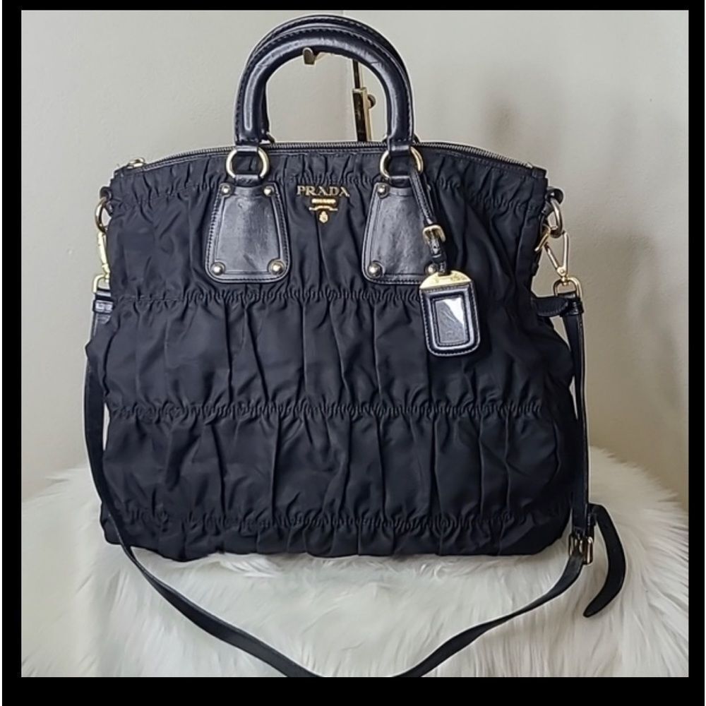 💯 Authentic Two-way Prada  Handbag 🍀 - Picture 15 of 17